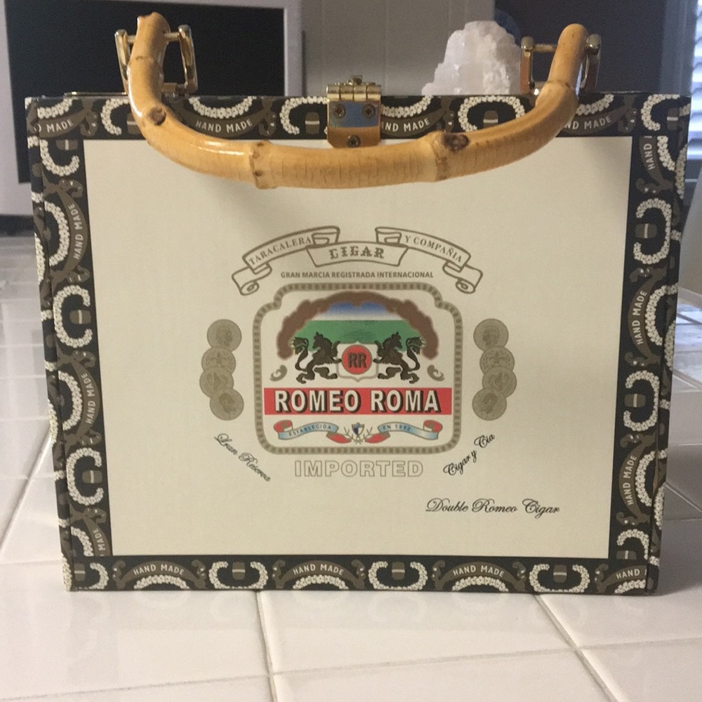 Vintage CIGAR BOX PURSE IN MINT CONDITION